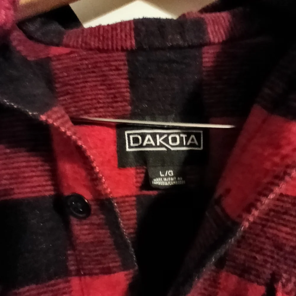 Vintage Dakota Red and Black Heavy Flannel Plaid Button Down Shirt - Picture 2 of 3